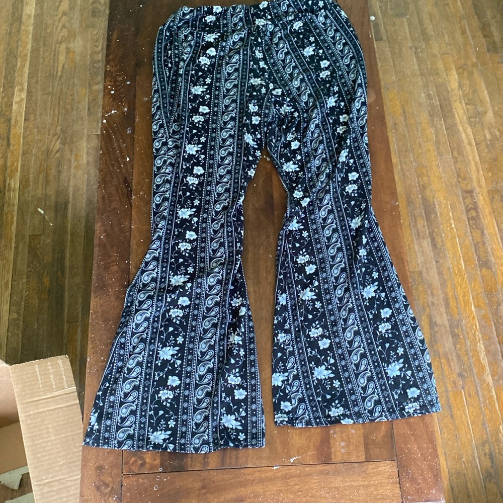 Flower flared leggings
